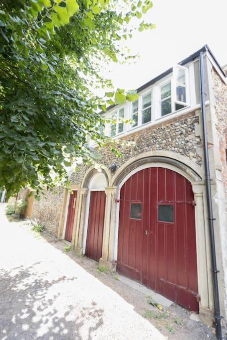 Central Medieval Grid Unique Home With Gated Parking Bury St. Edmunds Eksteriør bilde